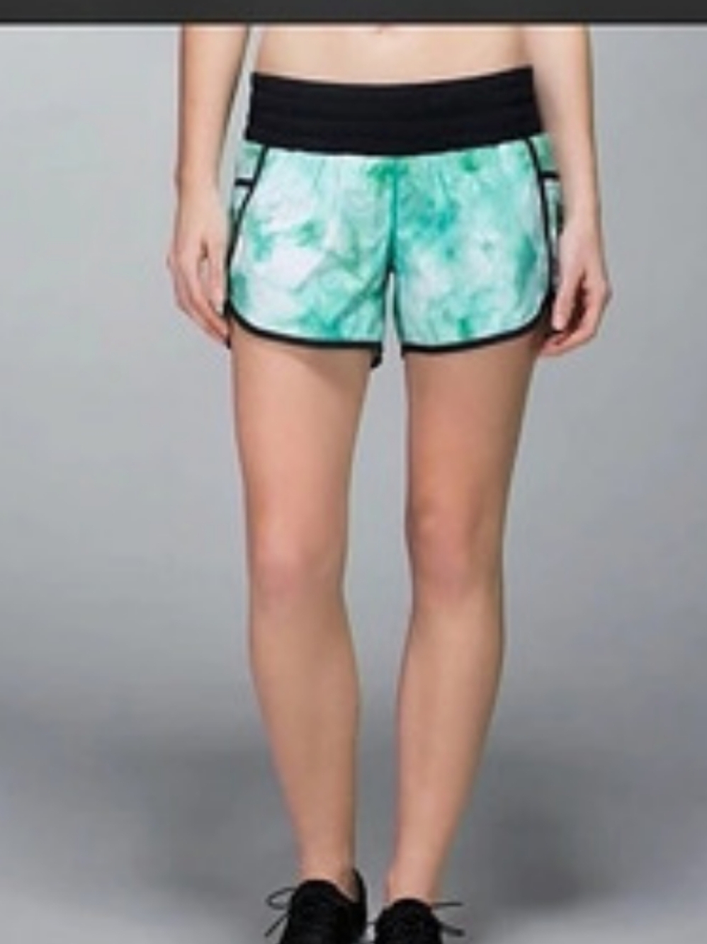 lululemon Tracker Short II 2-way Stretch Athletic Shorts Green & White Size 12
